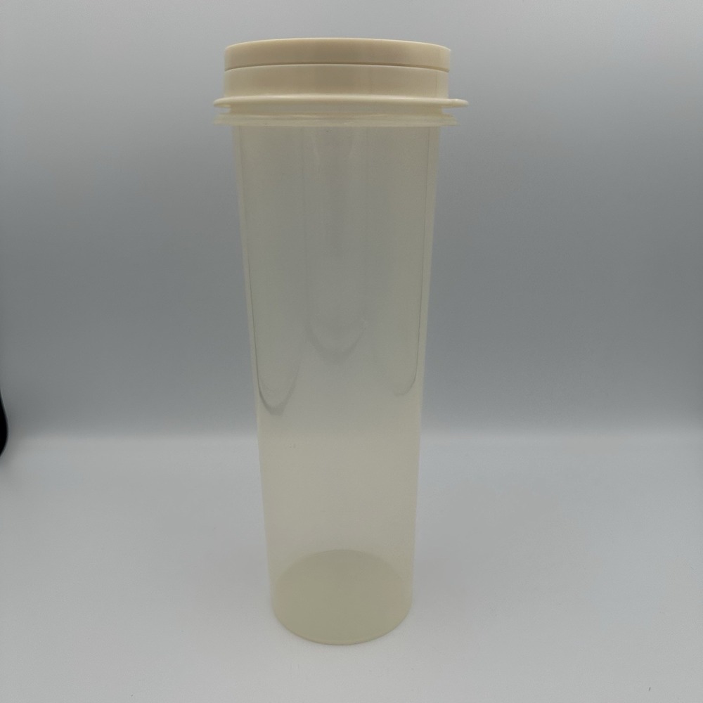 Rubbermaid Servin' Saver Pasta Spaghetti‎ Keeper Storage with Easy Measure Lid